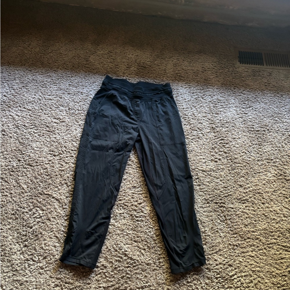Lululemon Athletica Black Capri Pants Tapered Fit